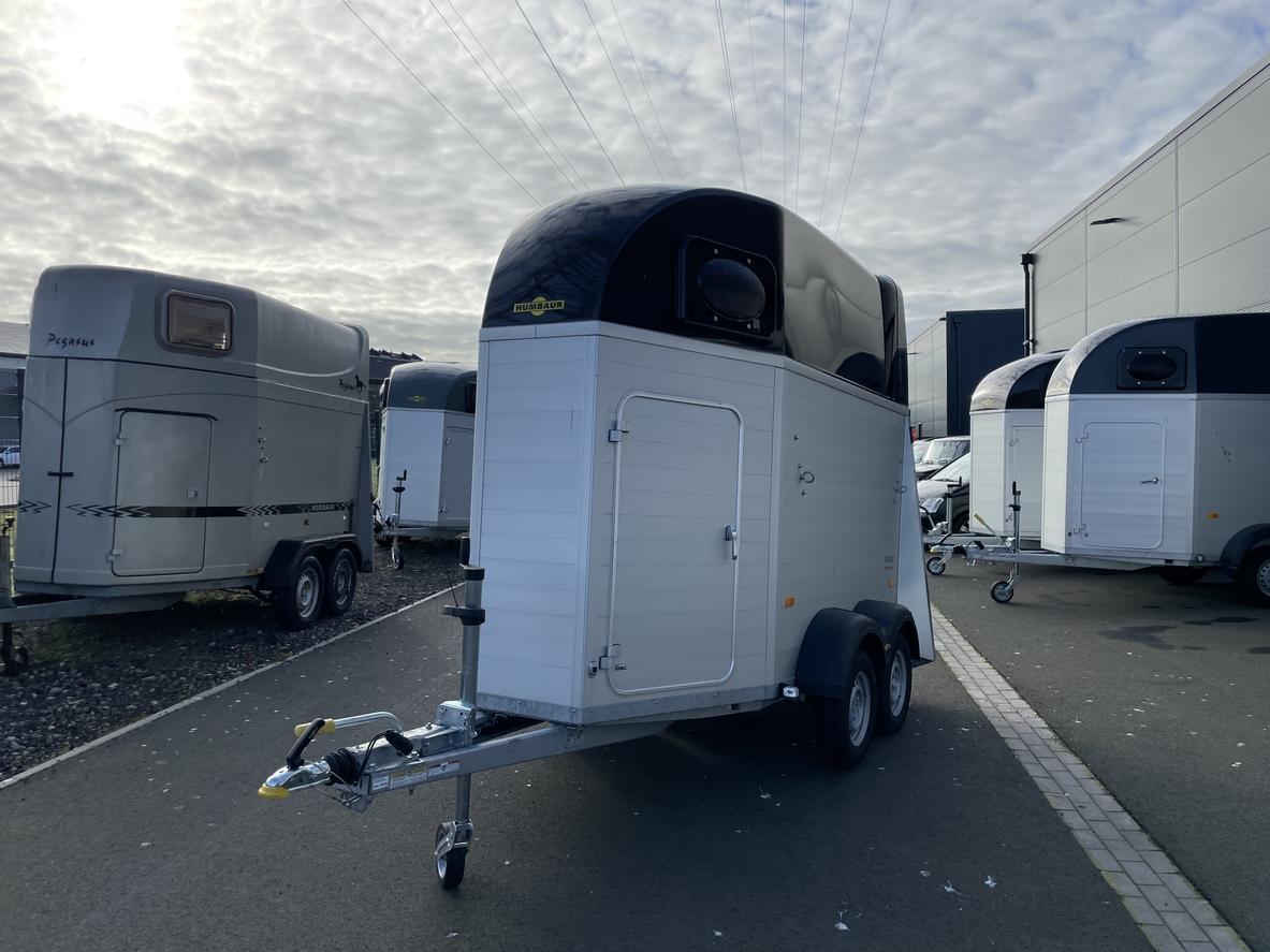 Humbaur Single Alu 1.6, Sattelkammer
